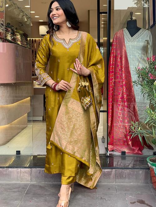 women embroidered three quarter sleeve kurta pant with dupatta set - 22014610 - Very Small Image - 1