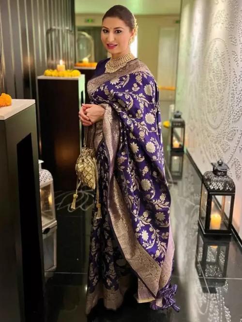 women self design banarasi saree with blouse - 22019072 - Very Small Image - 1