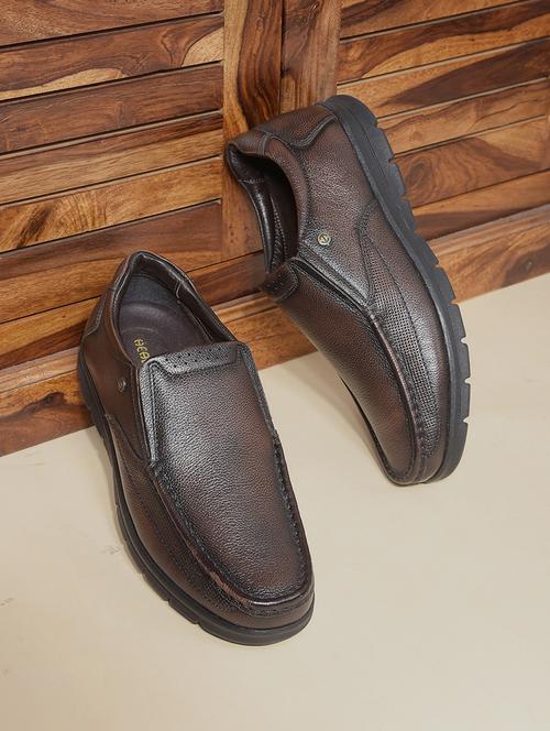 men solid slip on formal shoes - 22029242 - Very Small Image - 1