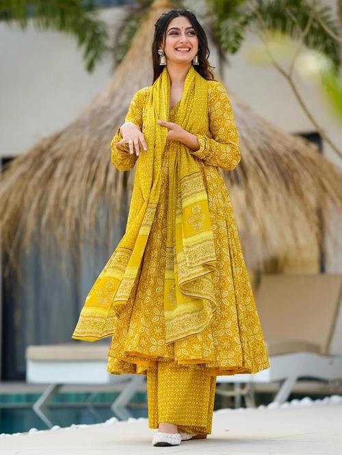 women three quarter sleeve kurta palazzo with dupatta set - 22057674 - Very Small Image - 1