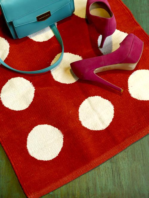polka dotted rug - 31788 - Very Small Image - 1