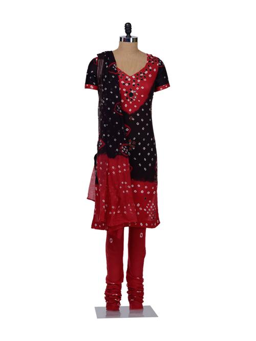 black & red bandhej suit piece - 56487 - Very Small Image - 1