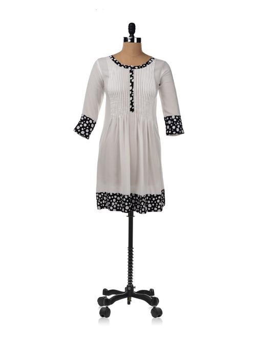white kurta with a pleated silhouette - 7457 - Very Small Image - 1
