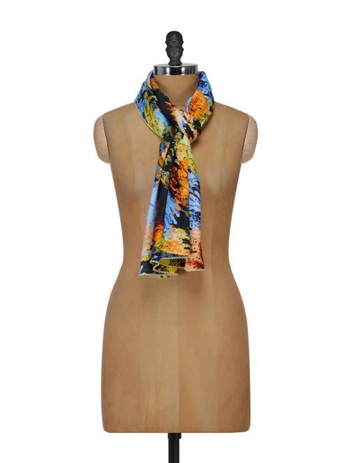 printed scarf in various hues - 848474 - Very Small Image - 1