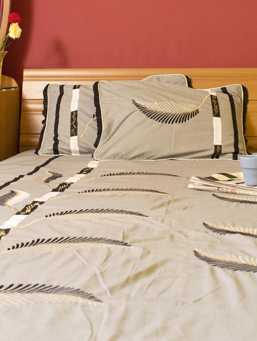 embroidered double bedsheet with leaf design - 85279 - Very Small Image - 1