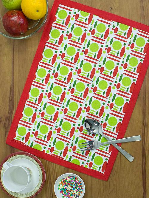 red and lime green printed placemats (set of 4) - 853697 - Very Small Image - 1