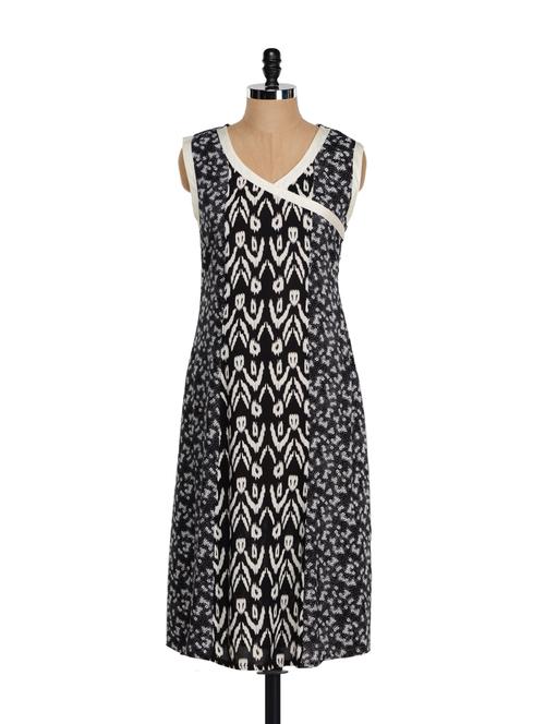 monochrome printed long kurta - 854108 - Very Small Image - 1