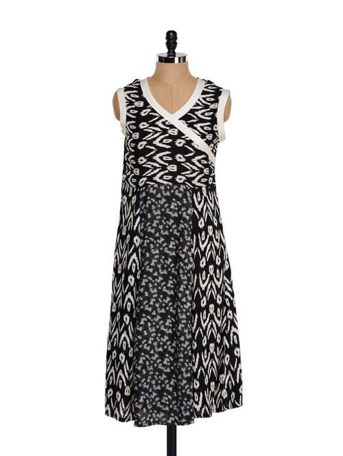 monochrome printed long kurta - 854116 - Very Small Image - 1