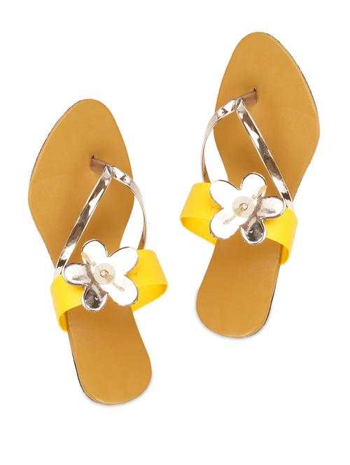 yellow toe separator sandal - 893704 - Very Small Image - 1