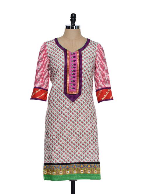 cream base full-sleeves traditional print kurta - 896135 - Very Small Image - 1