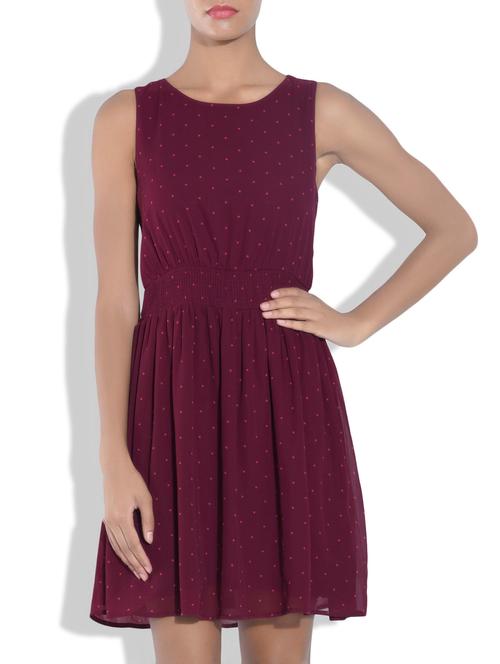 red dress - 9546873 - Very Small Image - 1