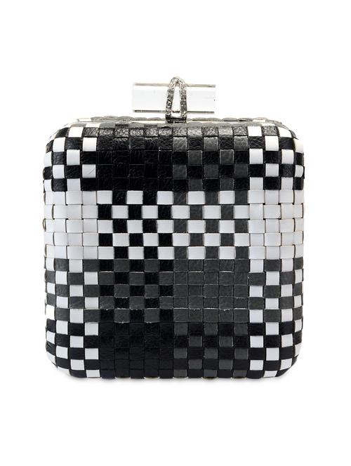black leather weave designed clutch - 9612912 - Very Small Image - 1