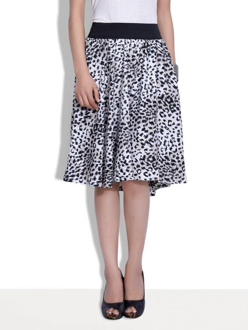 white and black printed polycrepe skirt - 9633913 - Very Small Image - 1