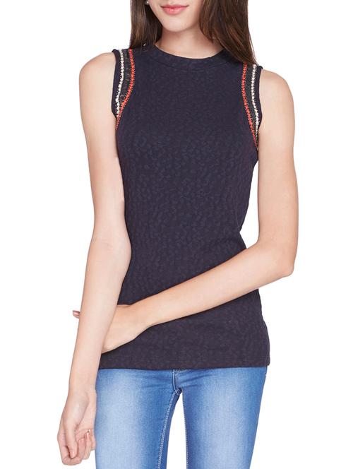 blue top - 9739162 - Very Small Image - 1