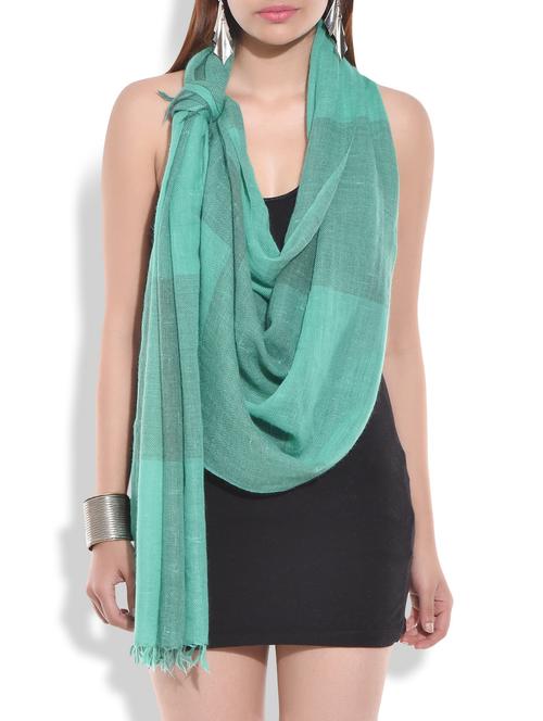 green fringed woollen dupatta - 9763886 - Very Small Image - 1
