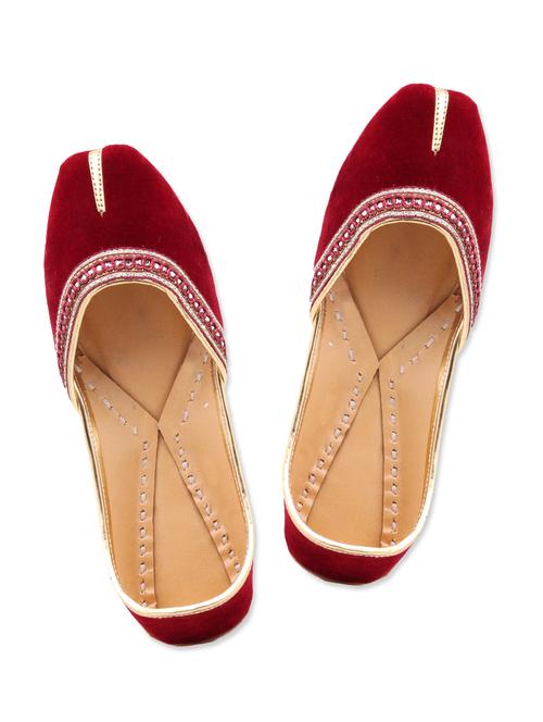 maroon colour velvet mojaris - 9764179 - Very Small Image - 1
