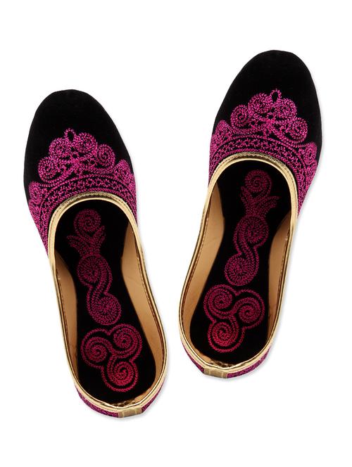 pink velvet mojaris - 9764223 - Very Small Image - 1