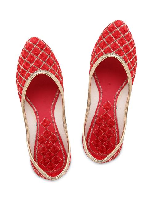 red colour Fabric Mojaris - 9764304 - Very Small Image - 1