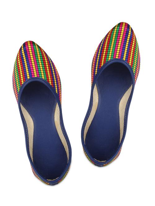 Multicolor Leatherette embellished mojaris - 9860985 - Very Small Image - 1