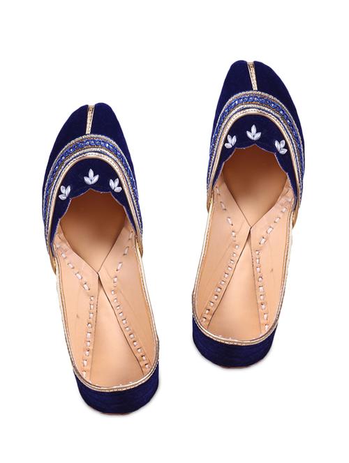 blue leather jutis - 9883137 - Very Small Image - 1