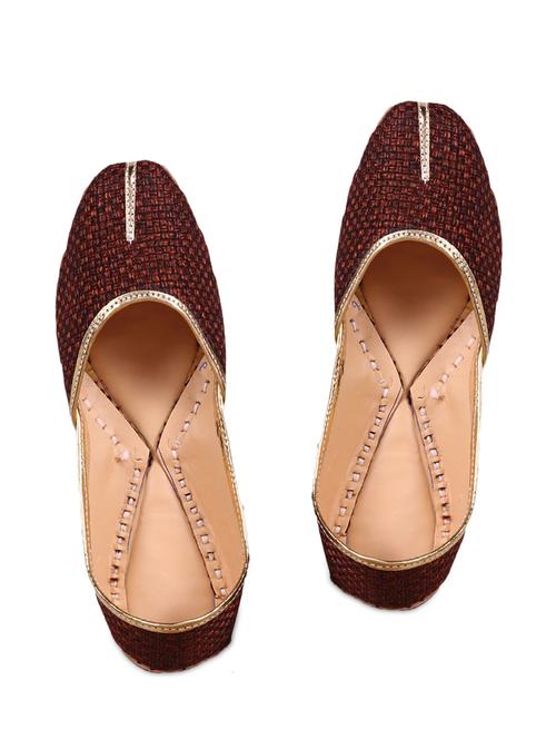brown leather jutis - 9883139 - Very Small Image - 1