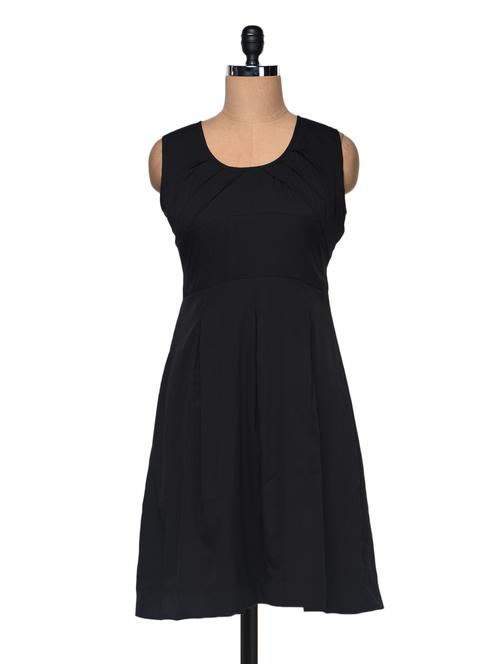 black front pleated sleeveless dress - 992009 - Very Small Image - 1