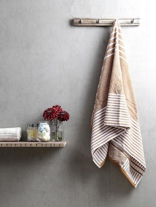 first row brown bath towel - 10068373 - Very Small Image - 1