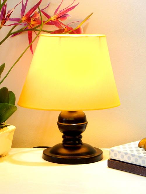 yellow metal and fabric table lamp - 1067031 - Very Small Image - 1