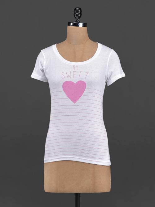 Pink Heart Printed Round Neck Tee - 1079798 - Very Small Image - 1
