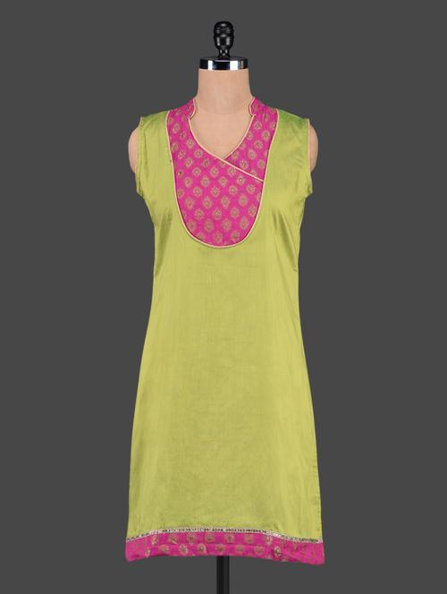 Overlap Brocade Work Neck Kurta - 1081213 - Very Small Image - 1