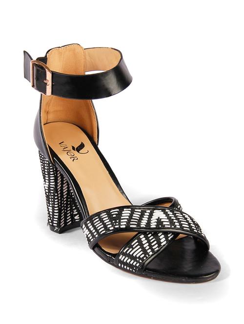 black faux leather sandals - 10893926 - Very Small Image - 1
