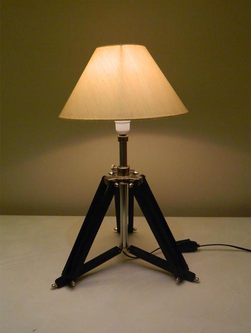 tripod table lamp in mango wood with fabric shade - 11106761 - Very Small Image - 1