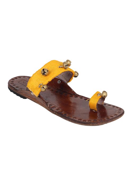 yellow one toe kolhapuri - 13001864 - Very Small Image - 1