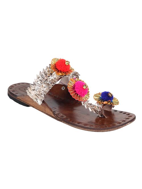 silver one toe kolhapuri - 13001930 - Very Small Image - 1