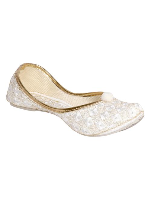 white slip on jutis - 13068399 - Very Small Image - 1