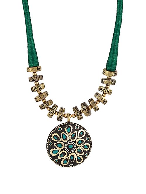 green metal short necklace - 13162806 - Very Small Image - 1