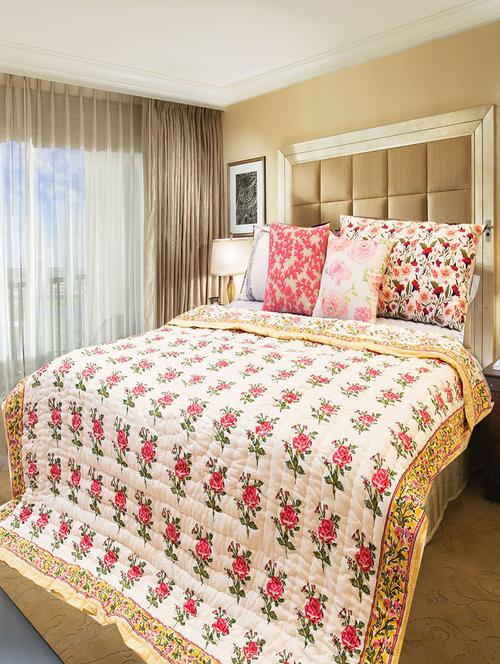 beige cotton floral print ac quilt - 13349996 - Very Small Image - 1