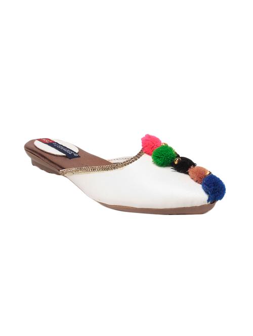 white slip on jutis - 13410810 - Very Small Image - 1