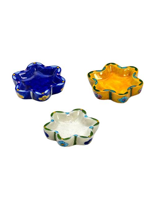 amazing tricolor floral shape candle diyas- set of 3 - 13685732 - Very Small Image - 1