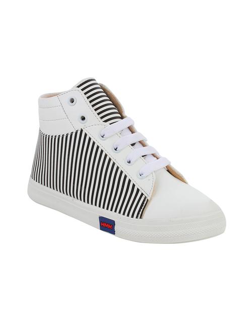 white canvas laceup sneakers - 13861101 - Very Small Image - 1