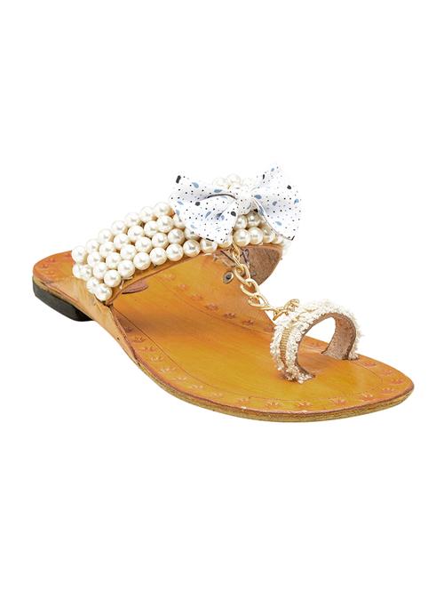 white one toe  kolhapuri - 14124297 - Very Small Image - 1