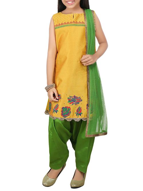 kaanchie nanggia yellow silk blend suit set - 14344155 - Very Small Image - 1