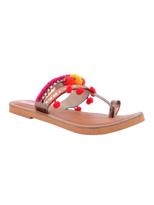 red one toe kolhapuri - 14482681 - Very Small Image - 1