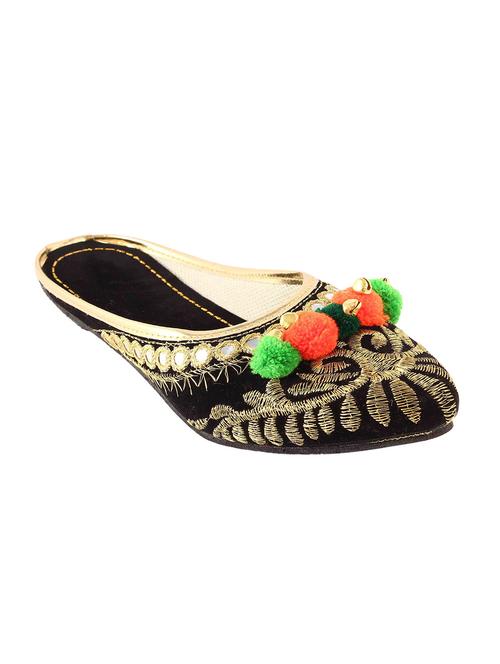 Black Slip On Jutis - 14618718 - Very Small Image - 1