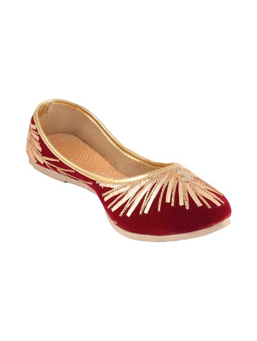 red ethnic jutis - 14619041 - Very Small Image - 1