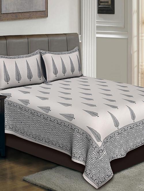 hand block cotton double bedsheet with 2 pillow covers - 14798440 - Very Small Image - 1