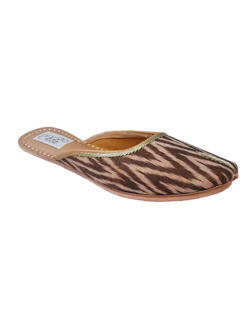 brown slip on jutis - 14865322 - Very Small Image - 1