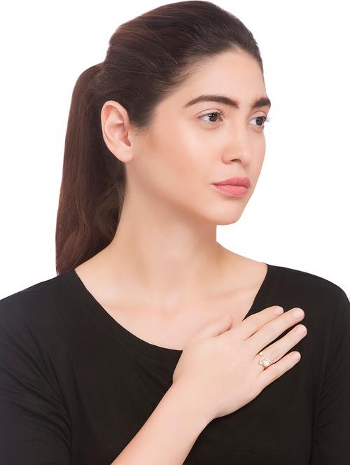 gold metal finger  ring - 15179780 - Very Small Image - 1