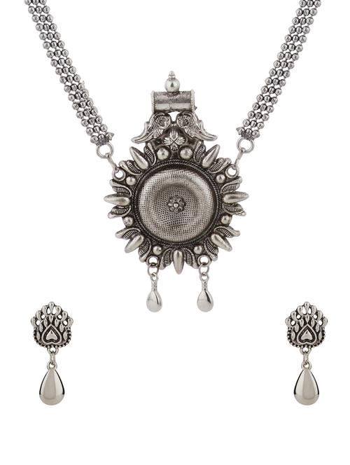 silver metal necklace - 15323291 - Very Small Image - 1