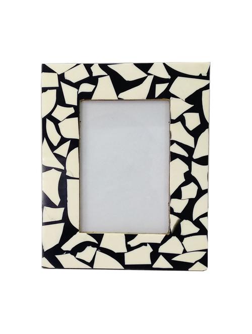 trendy design decorative table top photo frame (photo size: 4" x 6") - 15324852 - Very Small Image - 1